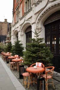vol restaurant met kerst